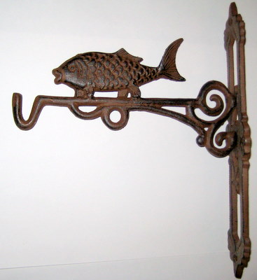 1-fish-bracket